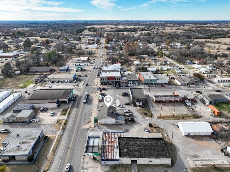 More Photos Of 411 E Broadway Ave, Mcloud Restaurant For Sale