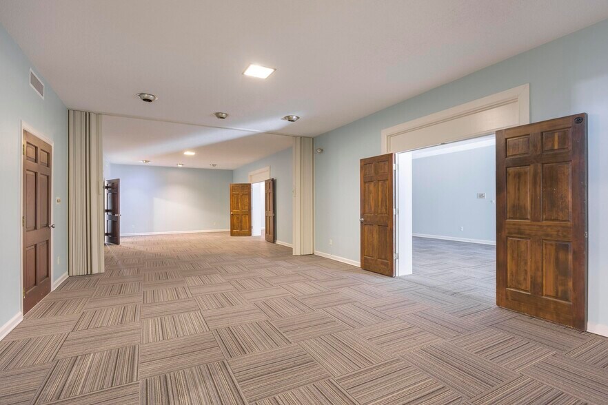 More Photos Of 2415 N Ocoee St, Cleveland Funeral Home For Sale