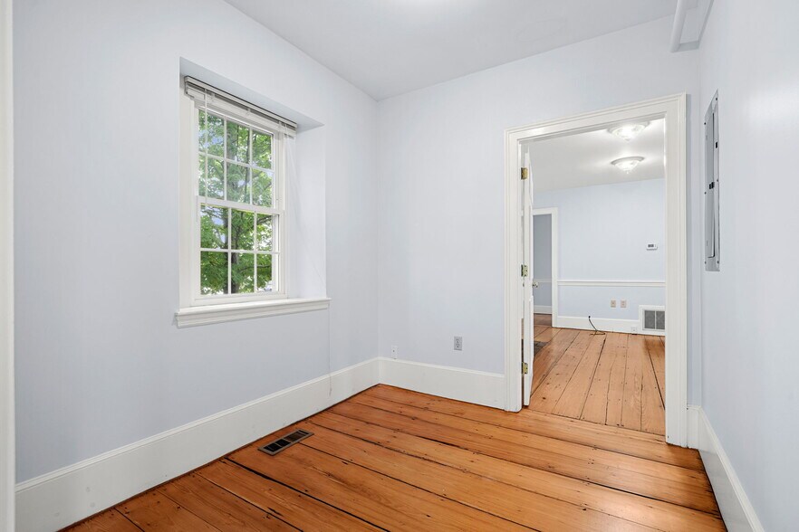 More Photos Of 160 Sylvan St, Danvers Office For Sale