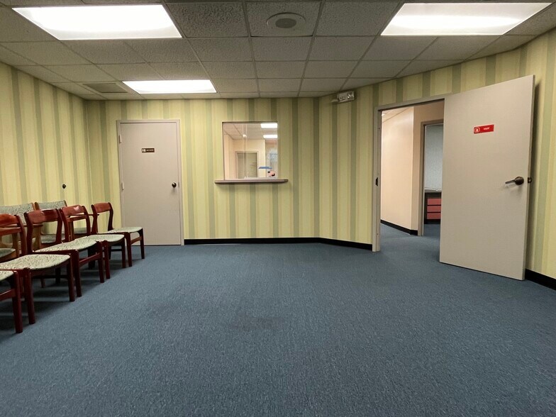 More Photos Of 11835 Fishing Point Dr, Newport News Office Residential For Lease