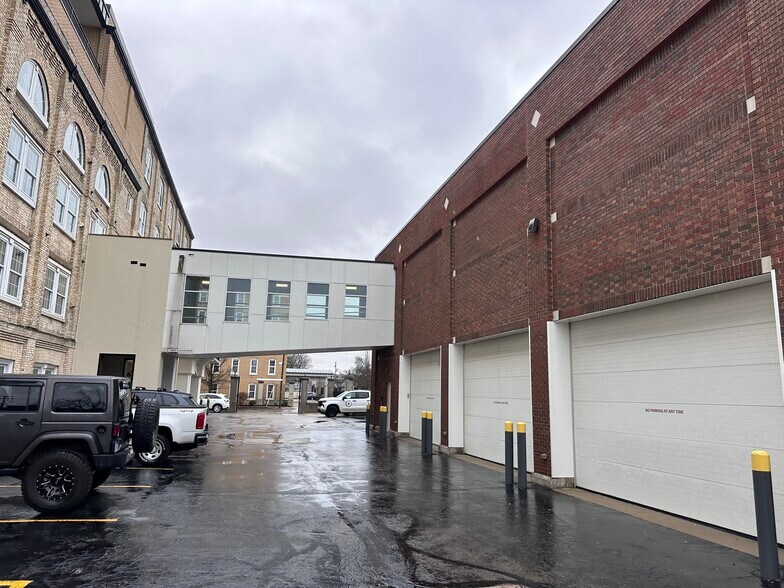 More Photos Of 601 5th St NW, Grand Rapids Medical For Lease