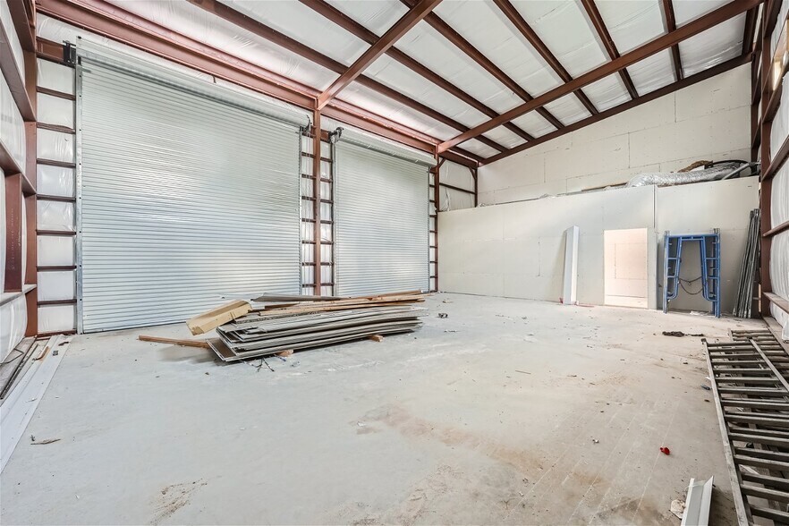 More Photos Of 16400 Parkview Dr, Austin Light Manufacturing For Lease