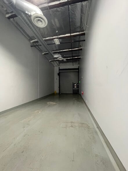 More Photos Of 3144 W Adams St, Santa Ana Warehouse For Lease