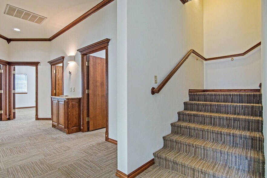 More Photos Of 1006 24th Ave NW, Norman Office For Lease