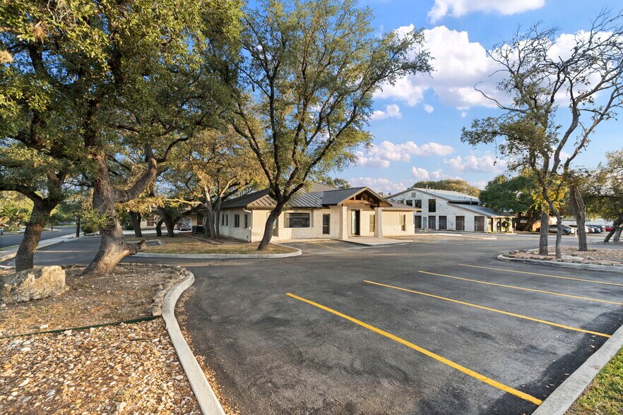 More Photos Of 9518 Tioga Dr, San Antonio Office For Sale