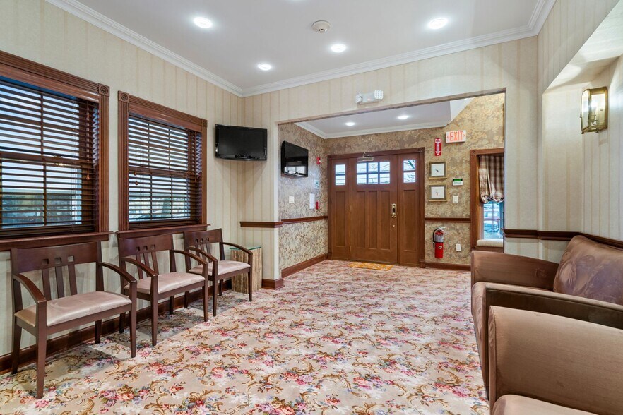 More Photos Of 29 Green St, Huntington Medical For Sale