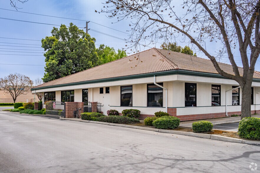 More Photos Of 1750 W Walnut Ave, Visalia Medical For Sale