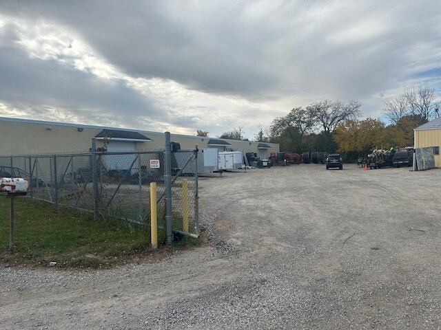 More Photos Of 18130-18134 NW Frontage Rd, Joliet Warehouse For Lease