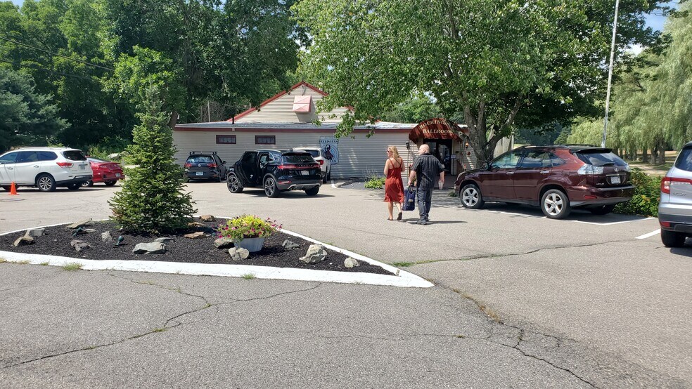 Primary Photo Of 22 Ash Swamp Rd, Newmarket Theater Concert Hall For Lease