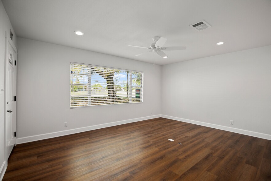 More Photos Of 603 W Highway 290, Dripping Springs Office For Sale