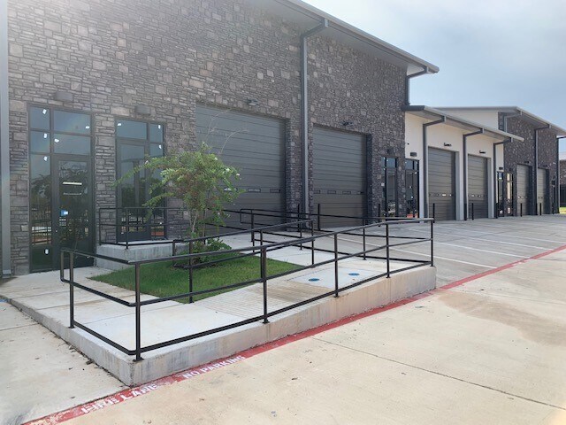 More Photos Of 1741 N Highway 377, Roanoke Showroom For Lease