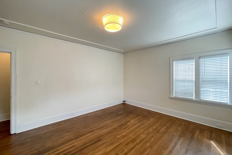 More Photos Of 1000 E 33rd St, Oakland Apartments For Sale