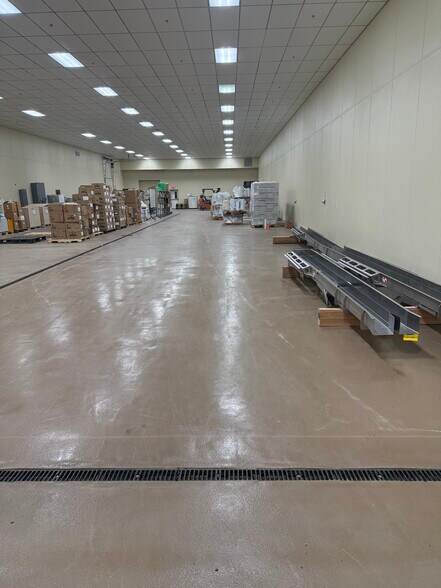 More Photos Of 350 Kindig Ln, Hanover Manufacturing For Lease