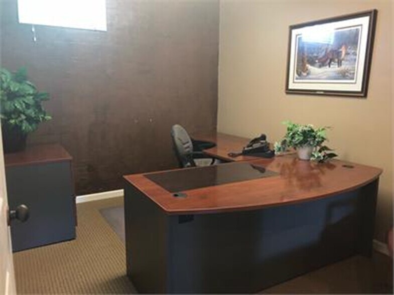 More Photos Of 1112 Nolan Trce, Leesville Office For Lease