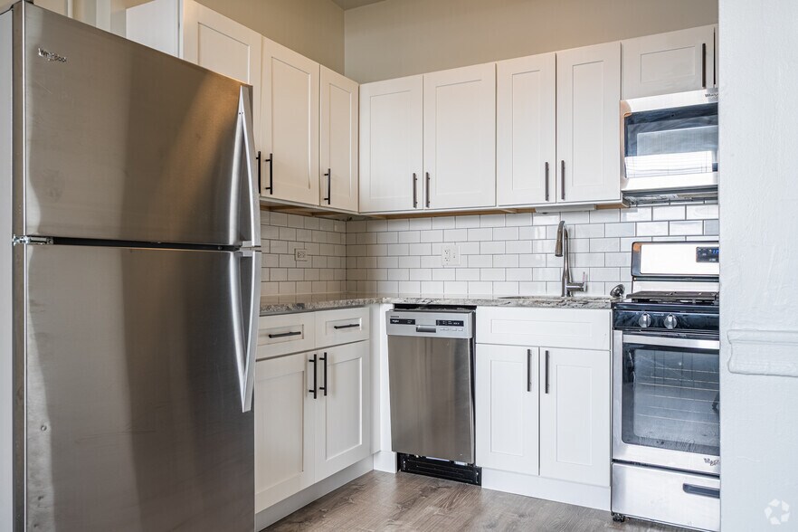 More Photos Of 6805 N Sheridan Rd, Chicago Apartments For Lease