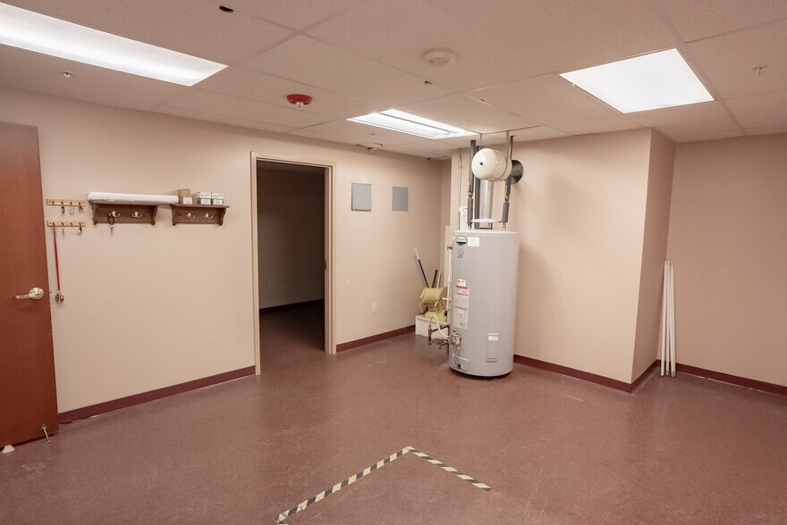 More Photos Of 253 E Washington St, New Castle Office For Lease