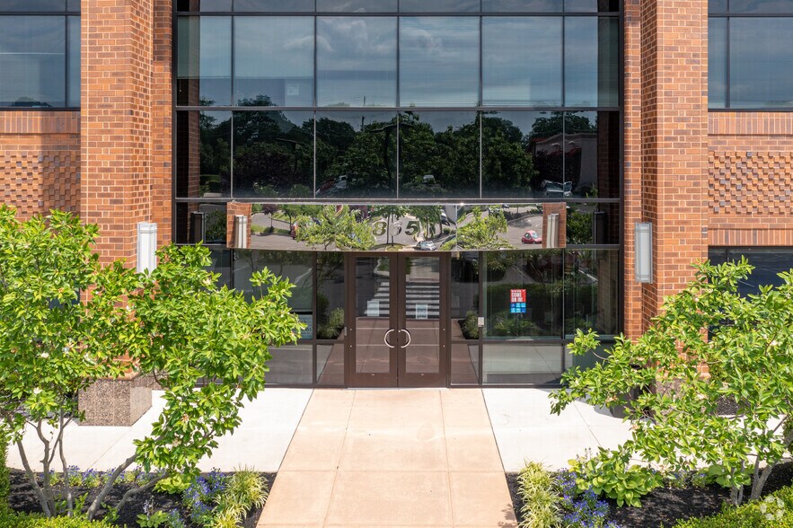 More Photos Of 865 Easton Rd, Warrington Office For Lease