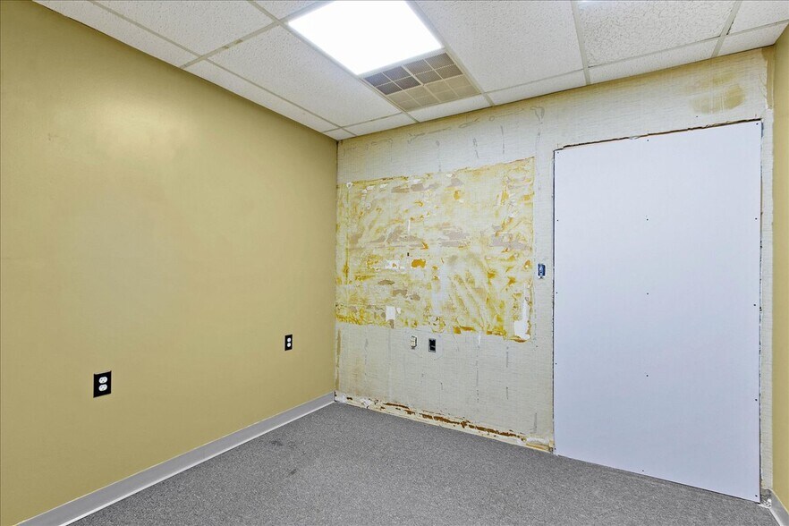 More Photos Of 6886 Wishart St, Huntsville Light Distribution For Lease