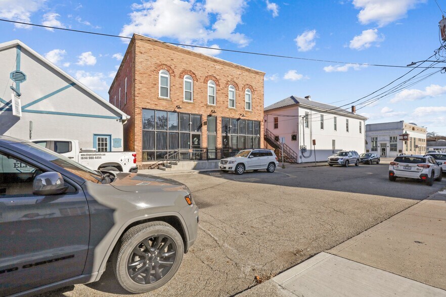 More Photos Of 14 W Depot St, Pataskala Showroom For Sale