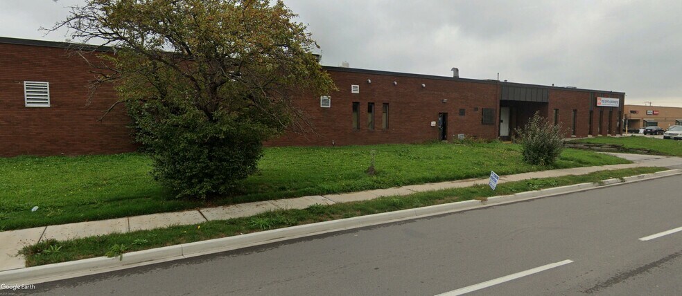 More Photos Of 1340 Aerowood Dr, Mississauga Warehouse For Sale