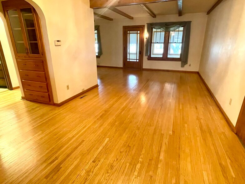 More Photos Of 2003 Broadway St S, Menomonie Storefront Retail Residential For Sale