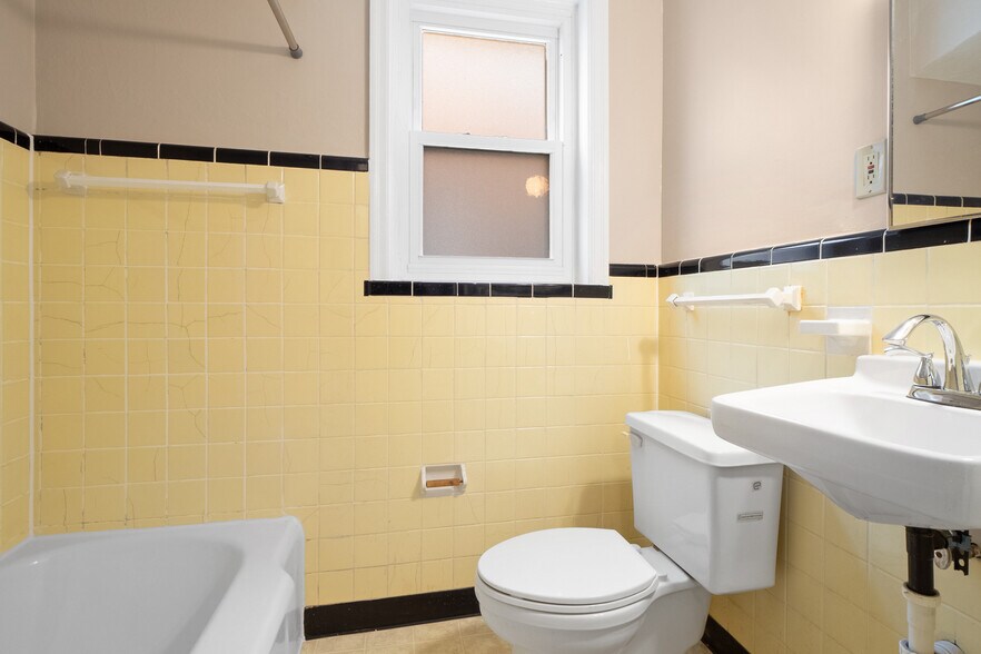 More Photos Of 4950 Winona Ave, Saint Louis Apartments For Sale