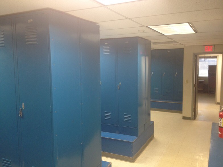 More Photos Of 2401 Sivley Rd, Artesia Truck Terminal For Sale