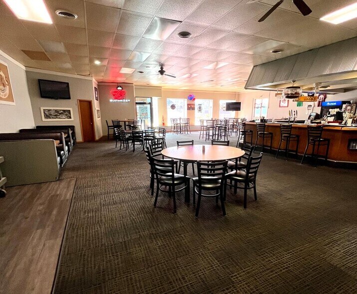 More Photos Of 1004 Main St, Manson General Retail For Sale