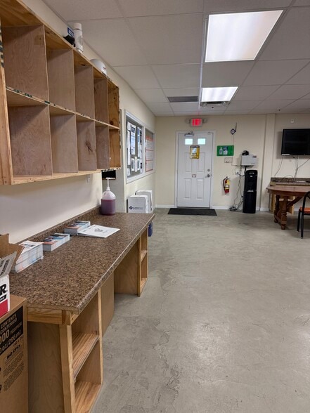 More Photos Of 1896 Elsa St, Naples Warehouse For Lease