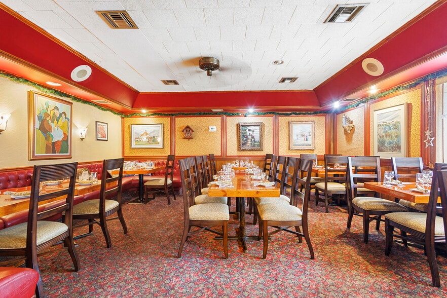 More Photos Of 4630 US Highway 17, De Leon Springs Restaurant For Sale