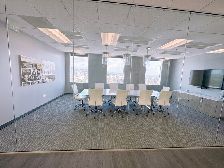 More Photos Of 1880 Century Park E, Los Angeles Office For Lease