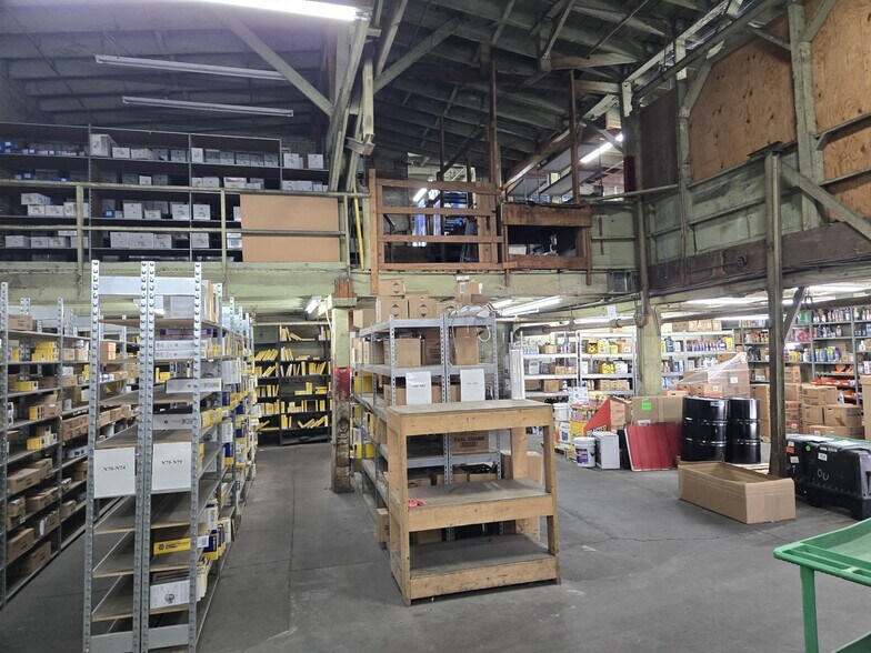 More Photos Of 501 Ninth ave, Evansville Distribution For Sale