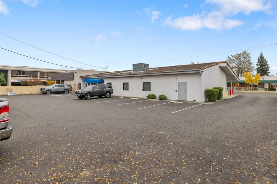More Photos Of 610 W Main St, Visalia Office For Lease