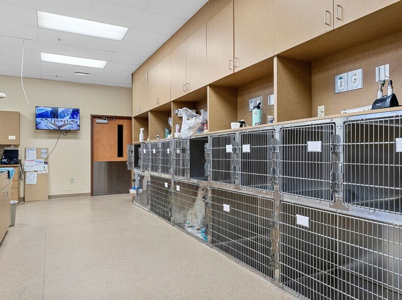 More Photos Of 4706 New Horizons Blvd, Appleton Medical For Sale