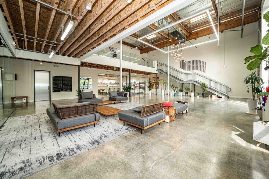 More Photos Of 2001 Saturn St, Monterey Park Light Distribution For Sale