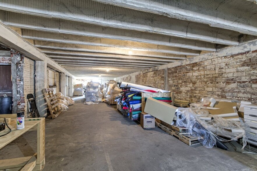 More Photos Of 415 S 7th St, Lincoln Warehouse For Lease