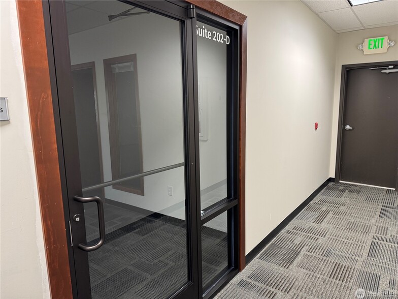 More Photos Of 325 E George Hopper Rd, Burlington Office For Sale