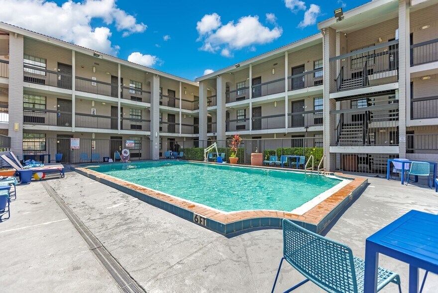 More Photos Of 7500 U.S. Highway 19 N, Pinellas Park Hotel For Sale