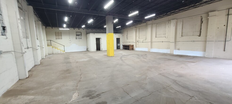 More Photos Of 515 N Lincoln Ave, Bridgeport Light Manufacturing For Lease