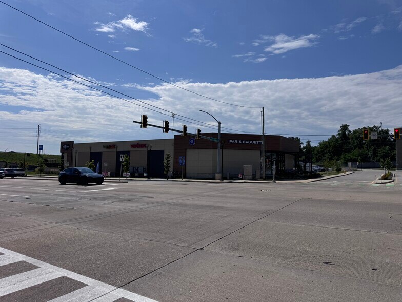 More Photos Of 9091 Olive Blvd, Olivette Storefront For Lease
