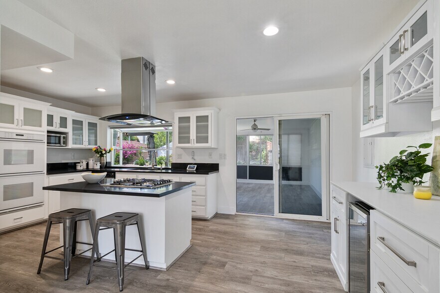 More Photos Of 7501 Linley Ln, Canoga Park Specialty For Sale