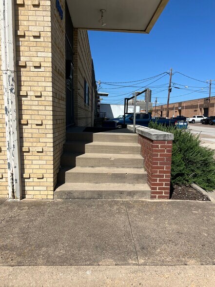More Photos Of 1303 Chemical St, Dallas Warehouse For Lease