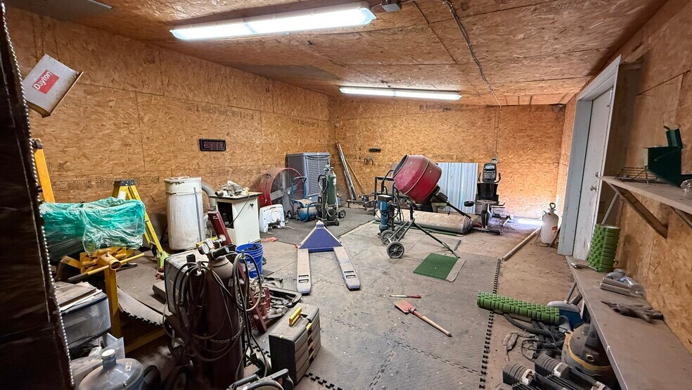 More Photos Of 9506 F M 835, Slaton Sports And Entertainment For Sale