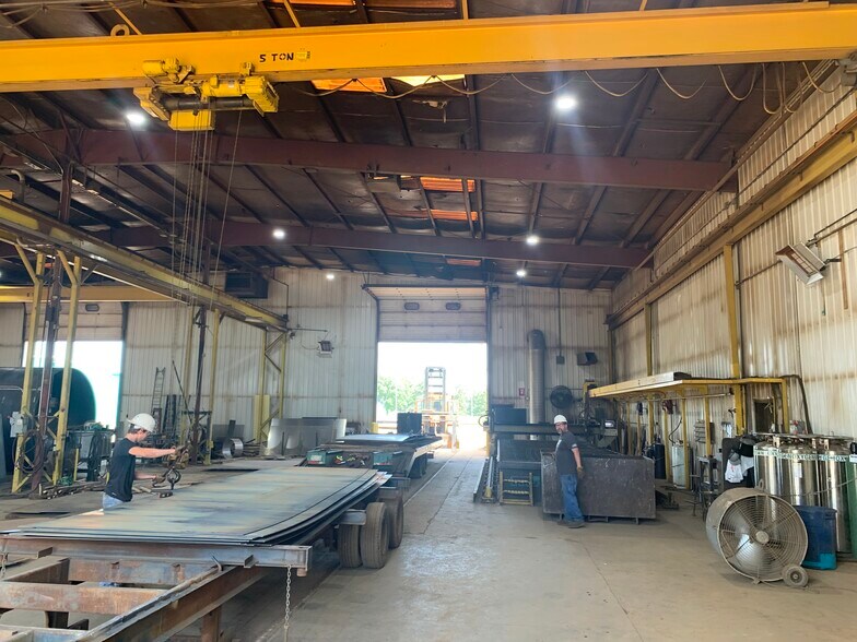 More Photos Of 300 W Walnut St, Sioux Falls Warehouse For Sale