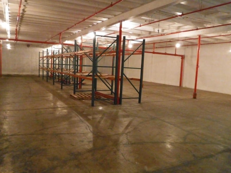 More Photos Of 1306-1310 Clark St, Manitowoc Distribution For Sale