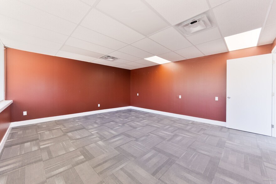 More Photos Of 11957 80 Av, Delta Apartments For Sale