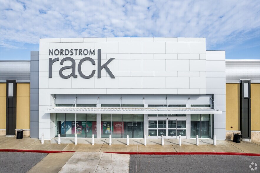 Primary Photo Of 4572 Poplar Ave, Memphis General Retail For Lease