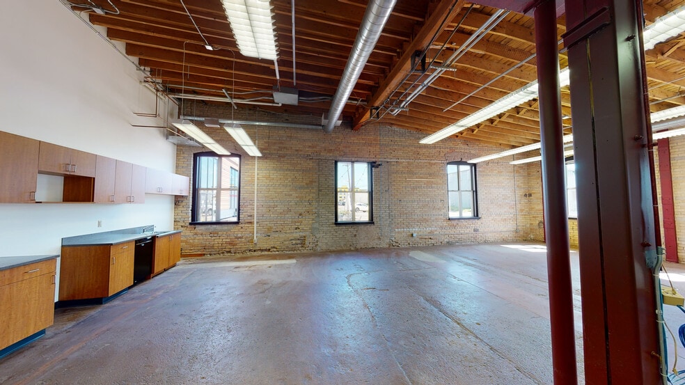 More Photos Of 635 9th St, Minneapolis Warehouse For Lease