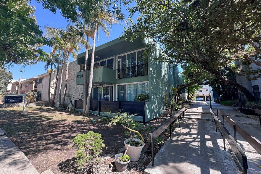 Primary Photo Of 7736 Paseo del Rey, Venice Apartments For Sale