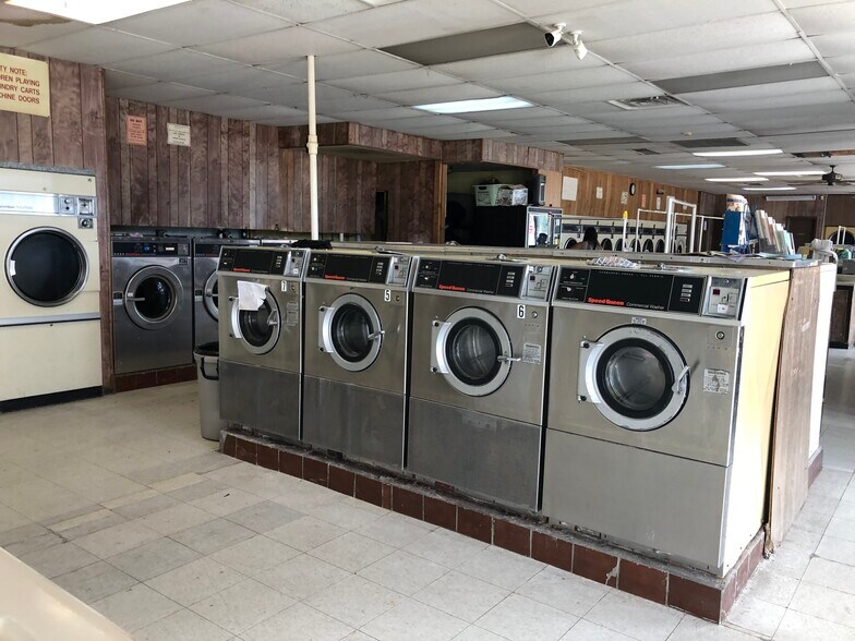 More Photos Of 2890 S Hillside St, Wichita Freestanding For Sale